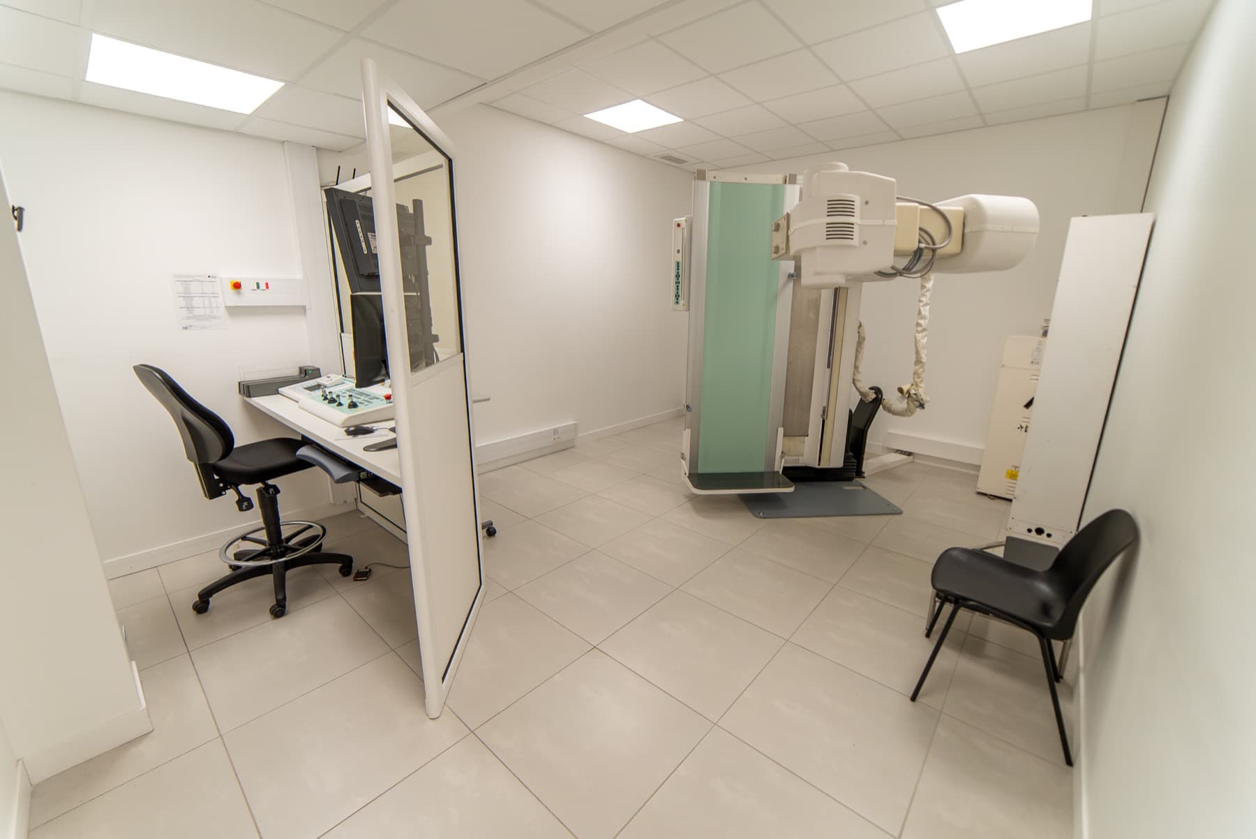 Détail architectural d'un pôle de santé MMF à Carros