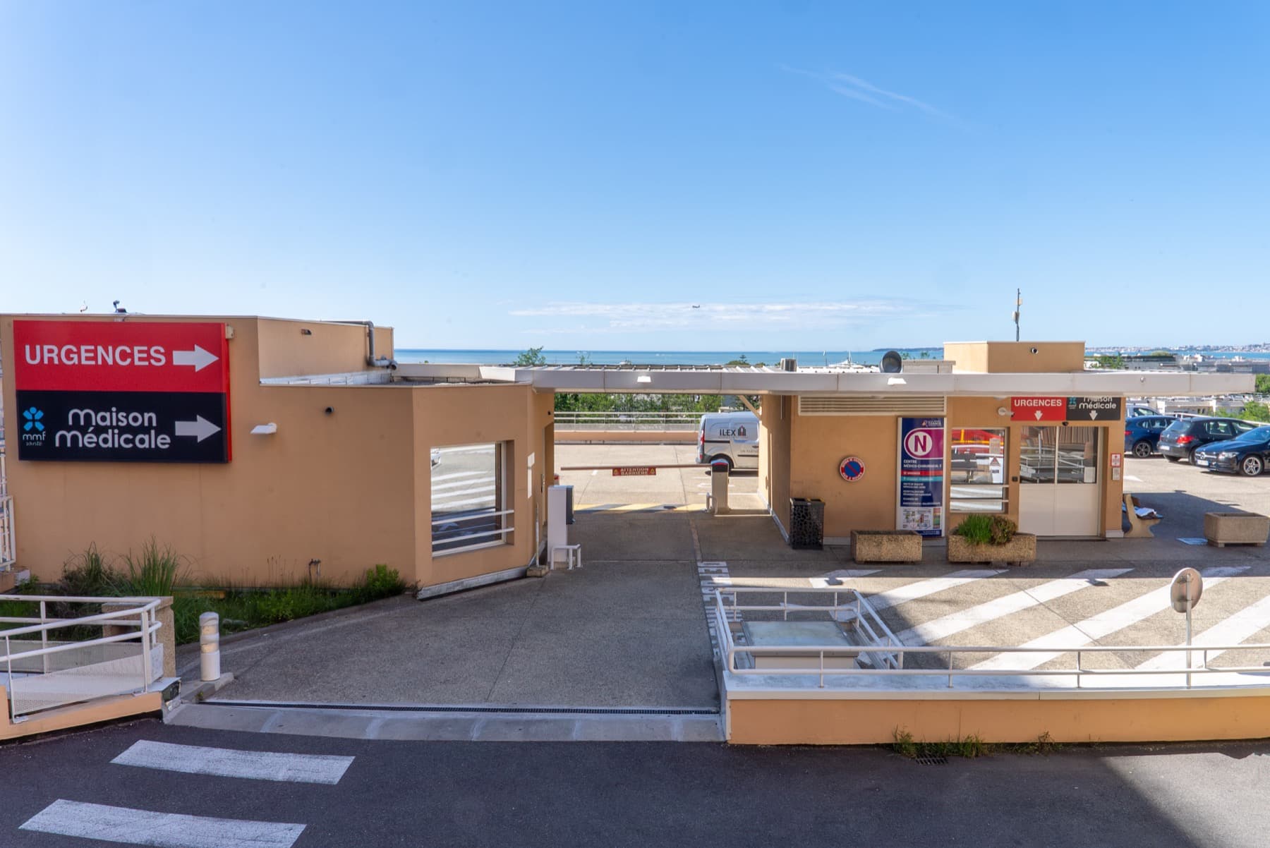Façade d'un pôle de santé MMF à Saint-Laurent-du-Var